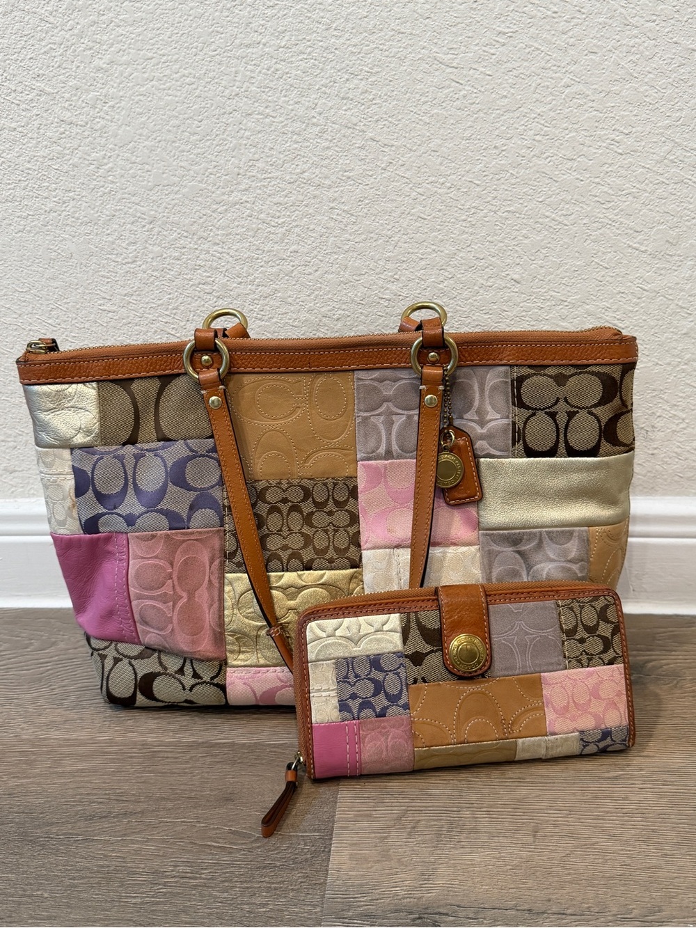 Coach Y2K Patchwork Leather Canvas Tote Shoulder Bag Zip Up Matching Wallet Set
